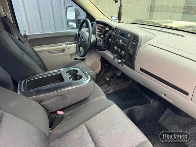 Image of Chevrolet 3500HD equipment image 2