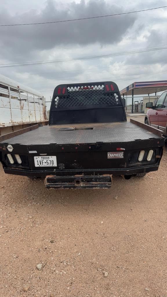 Image of Chevrolet 3500 equipment image 4