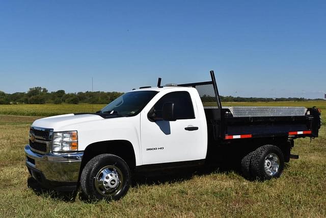 Image of Chevrolet 3500 equipment image 1