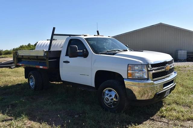 Image of Chevrolet 3500 equipment image 4