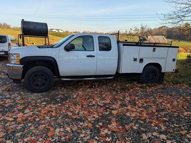 Image of Chevrolet 3500 equipment image 2