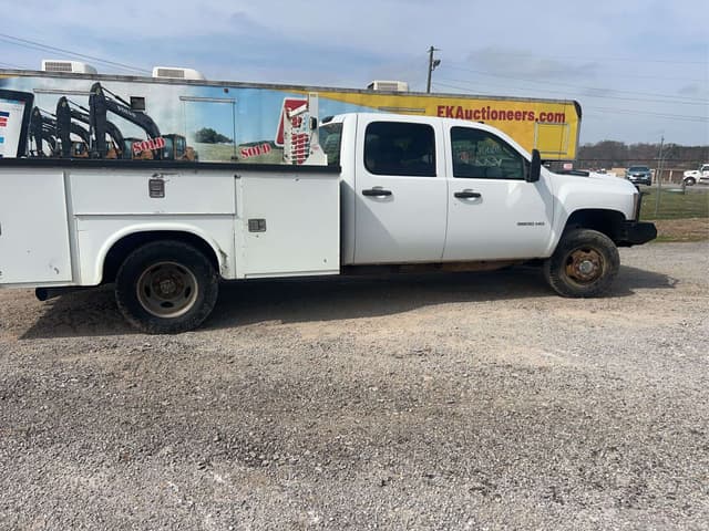 Image of Chevrolet 3500HD equipment image 2