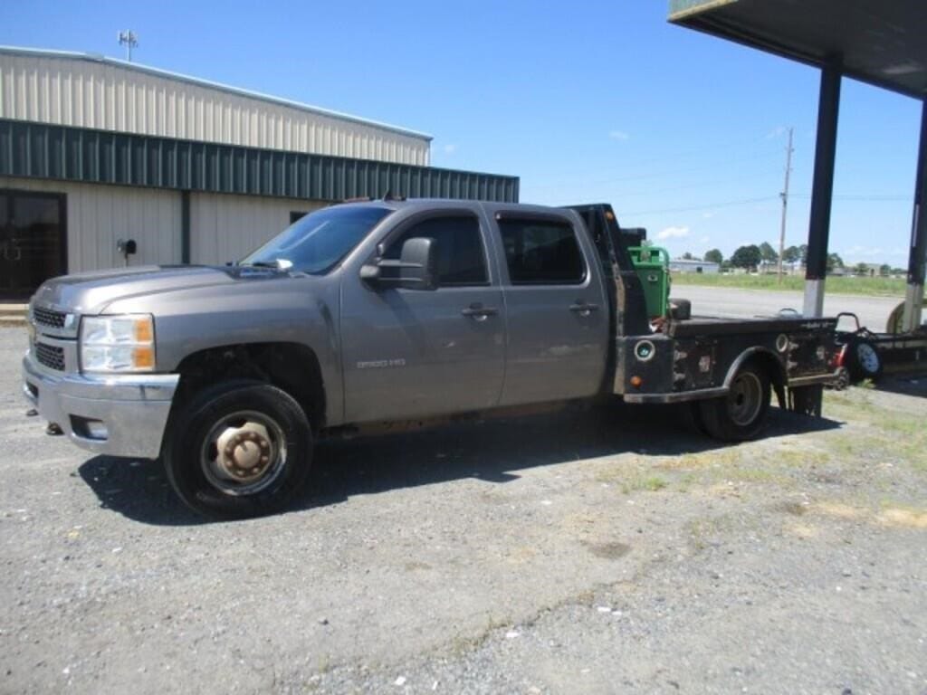 2013 Chevrolet 3500HD Equipment Image0