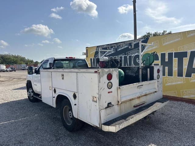 Image of Chevrolet 3500HD equipment image 1