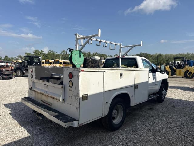 Image of Chevrolet 3500HD equipment image 2