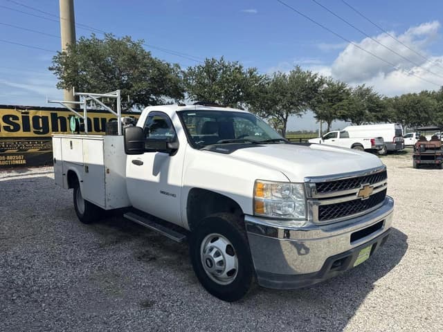 Image of Chevrolet 3500HD equipment image 3