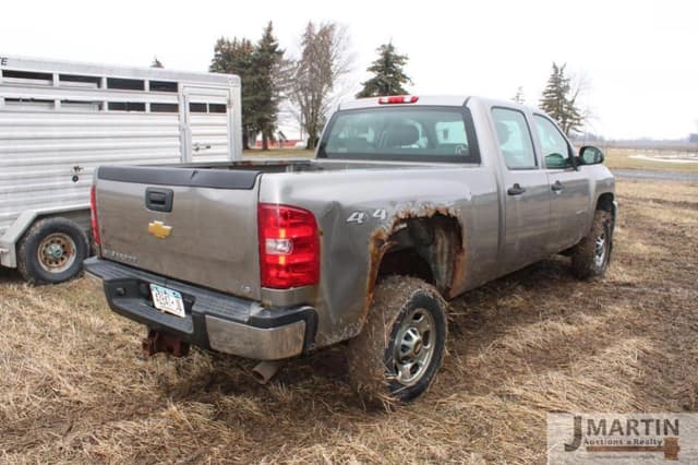 Image of Chevrolet 2500HD equipment image 2