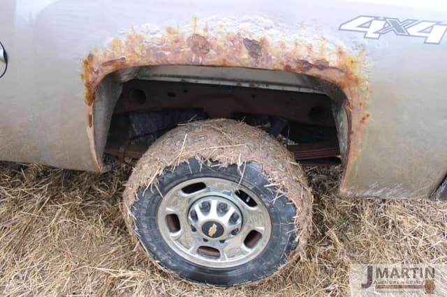 Image of Chevrolet 2500HD equipment image 4