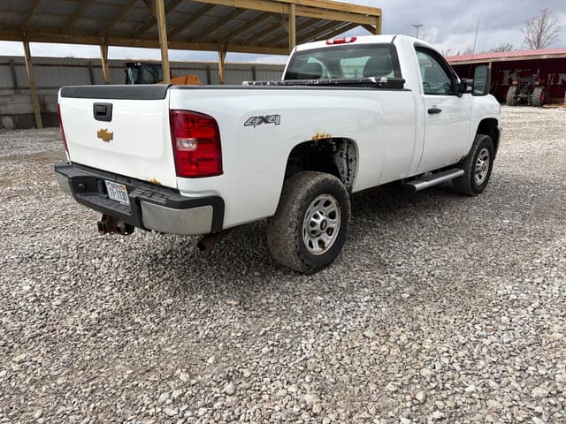 Image of Chevrolet Silverado equipment image 2