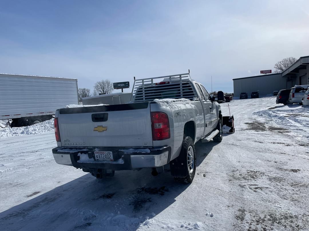 Image of Chevrolet Silverado Primary image