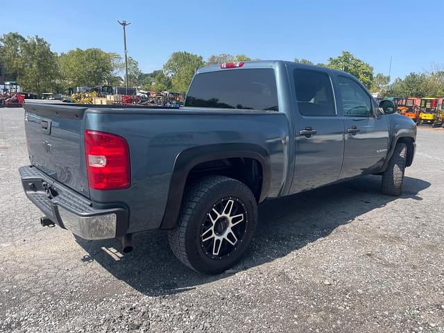 Image of Chevrolet Silverado equipment image 2