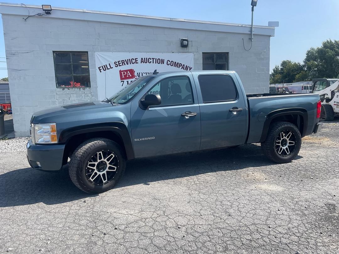 Image of Chevrolet Silverado Primary image