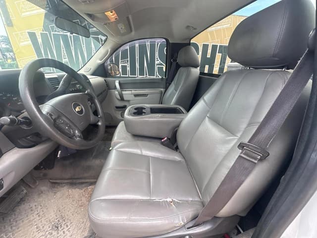 Image of Chevrolet Silverado equipment image 4