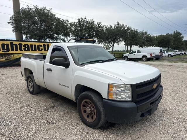 Image of Chevrolet Silverado equipment image 3