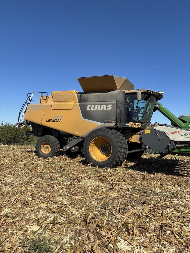 Image of CLAAS Lexion 730 equipment image 1