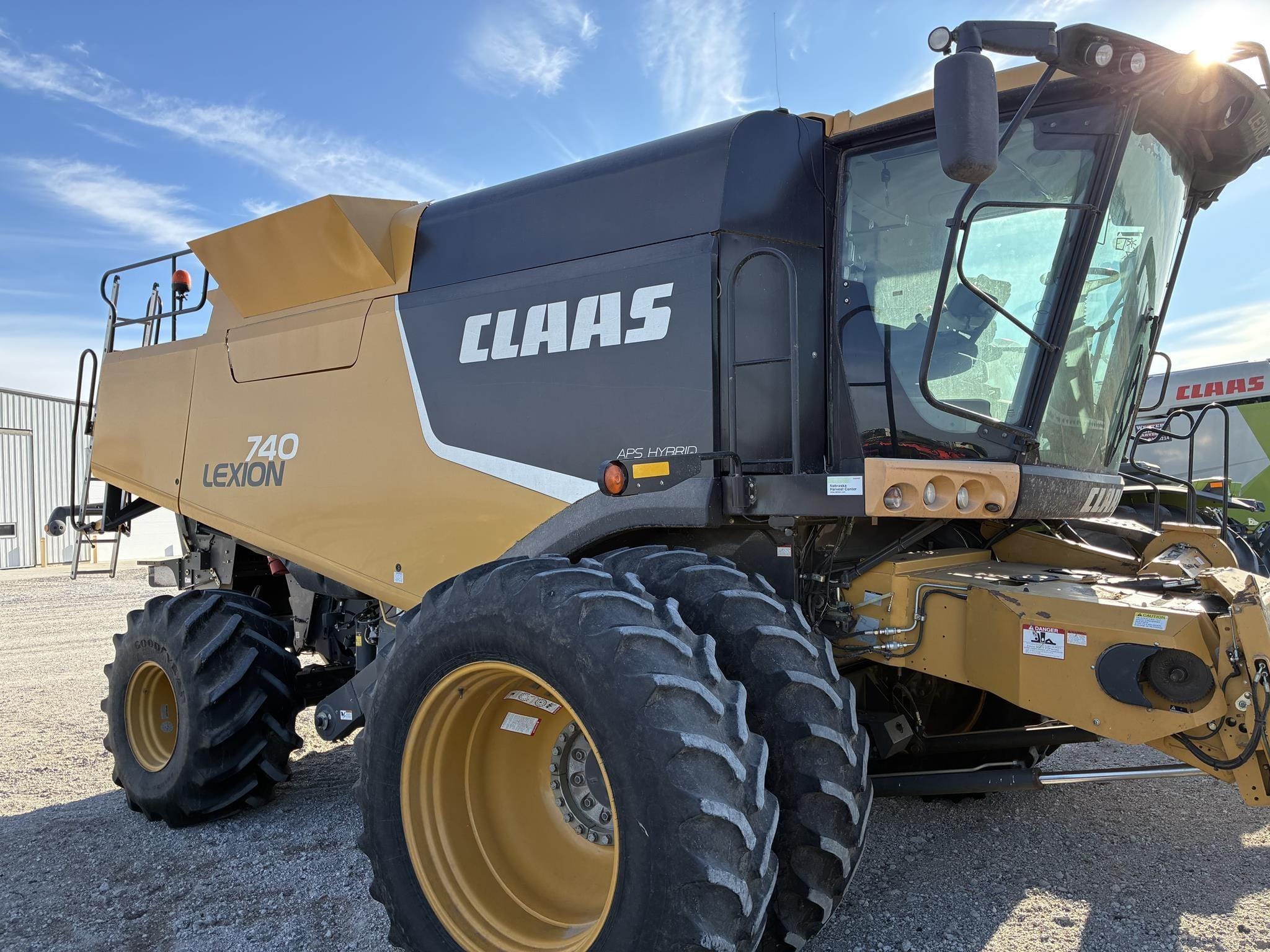 2013 CLAAS LEXION 740 Equipment Image0
