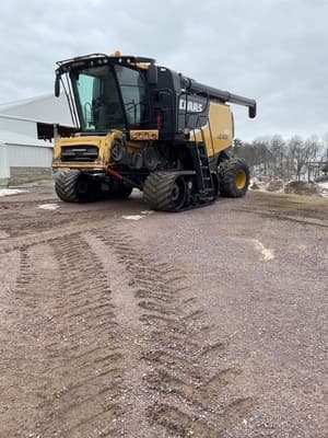 2013 CLAAS LEXION 740TT Image