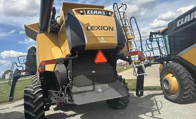 Image of CLAAS LEXION 740 equipment image 3