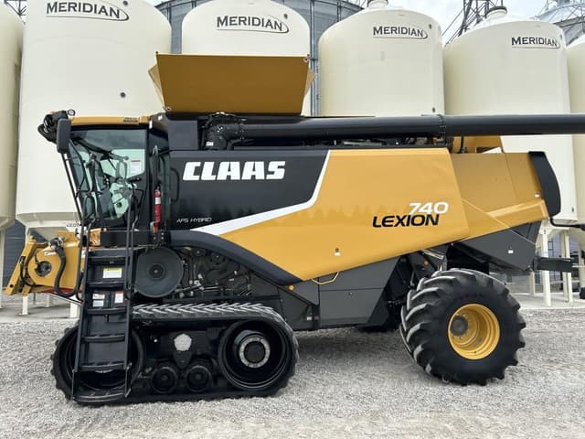 Image of CLAAS LEXION 740TT equipment image 2