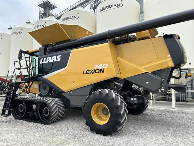 Image of CLAAS LEXION 740TT equipment image 4