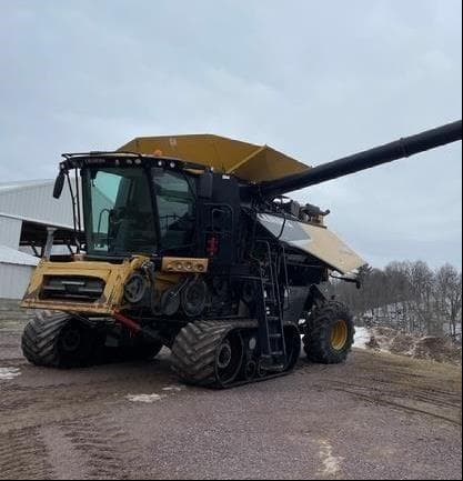 Image of CLAAS LEXION 740TT equipment image 3