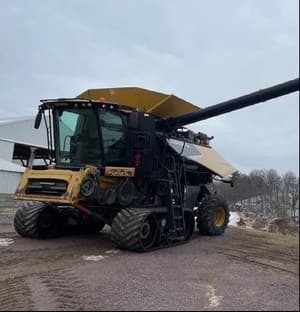 2013 CLAAS LEXION 740TT Image