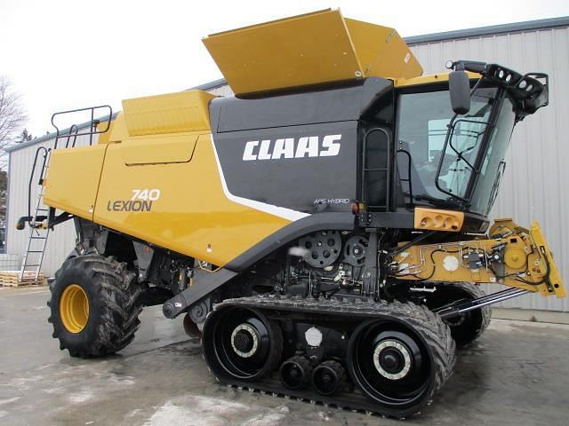 Image of CLAAS LEXION 740TT equipment image 1