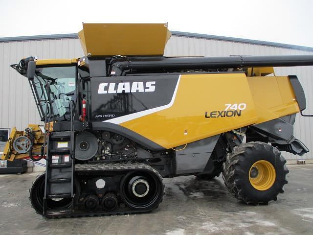 Image of CLAAS LEXION 740TT equipment image 2