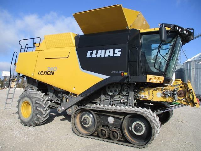 Image of CLAAS LEXION 740TT equipment image 1