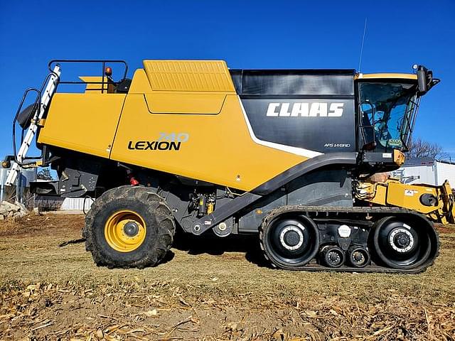 Image of CLAAS LEXION 740TT equipment image 1