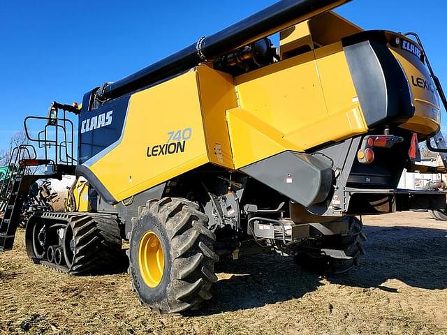 Image of CLAAS LEXION 740TT equipment image 4