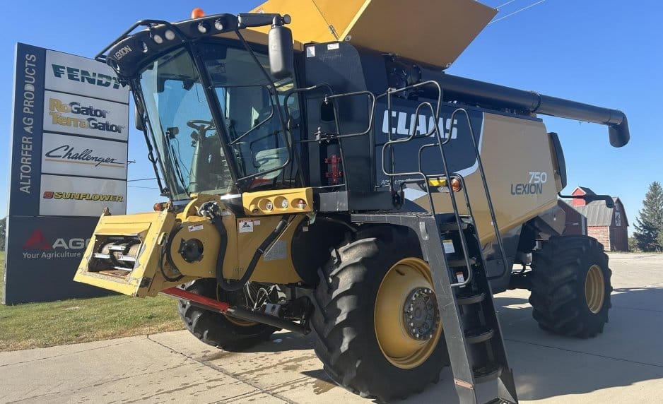 2013 CLAAS LEXION 750 Equipment Image0