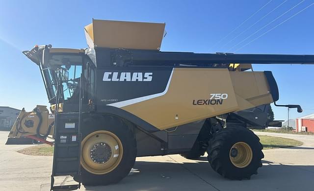 Image of CLAAS LEXION 750 equipment image 1