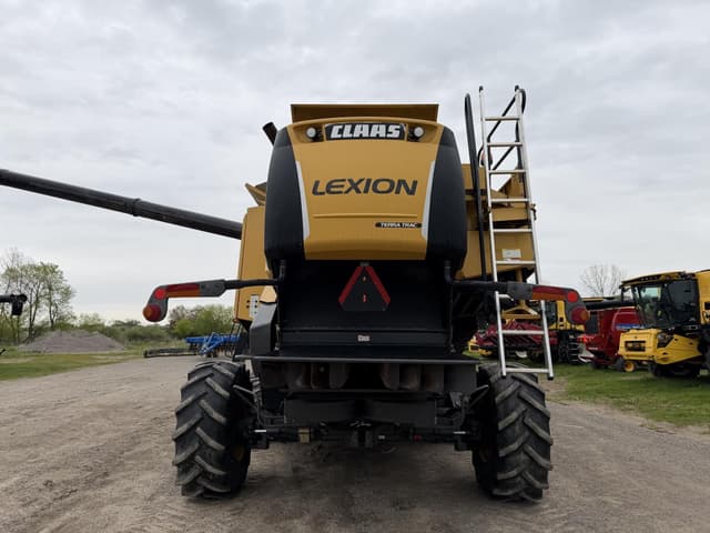 Image of CLAAS LEXION 750 equipment image 3