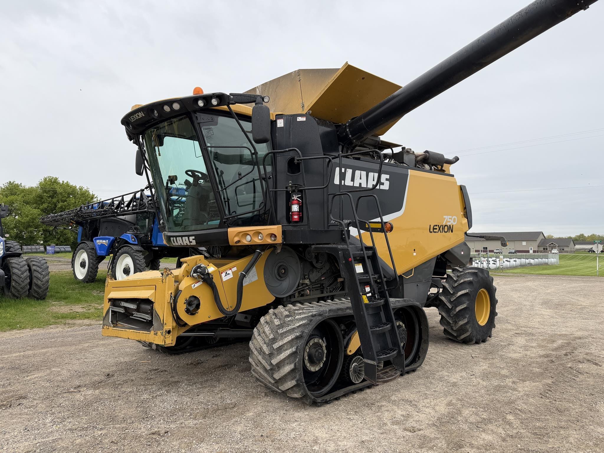 2013 CLAAS LEXION 750TT Equipment Image0