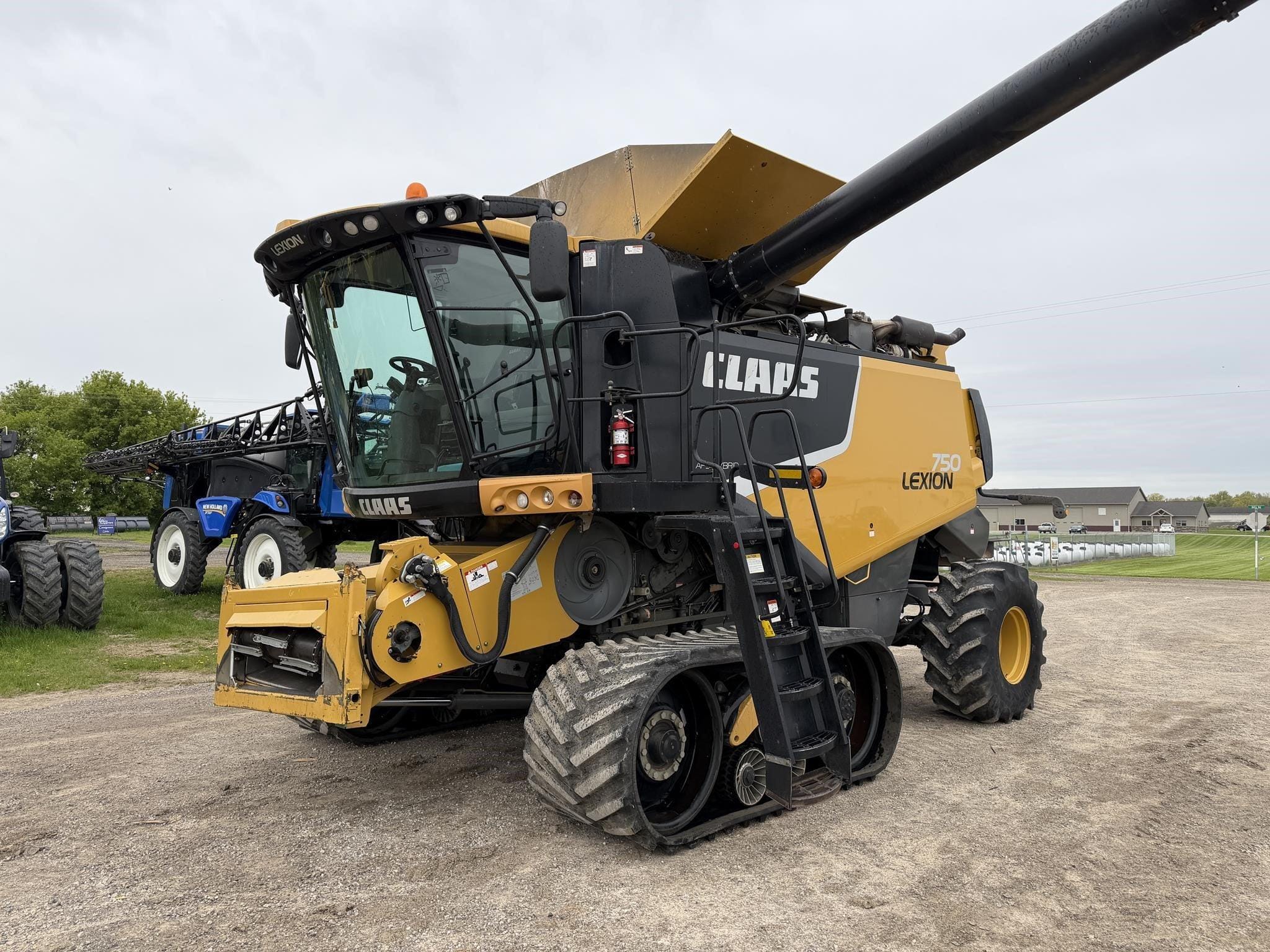 2013 CLAAS LEXION 750TT Equipment Image0