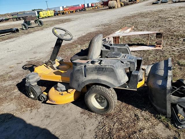 Image of Cub Cadet RZT S equipment image 4