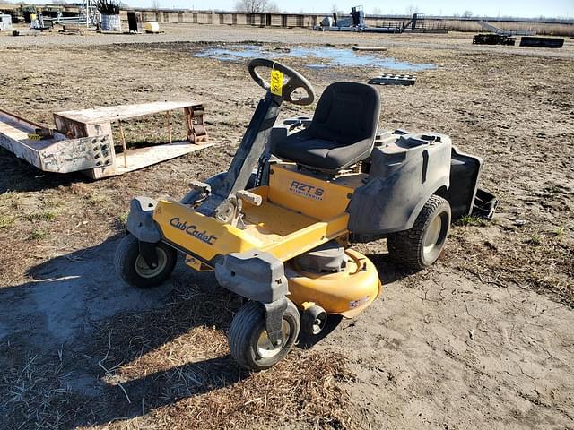 Image of Cub Cadet RZT S equipment image 2