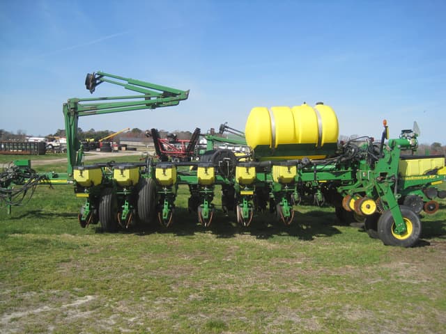 Image of John Deere 1770 equipment image 3