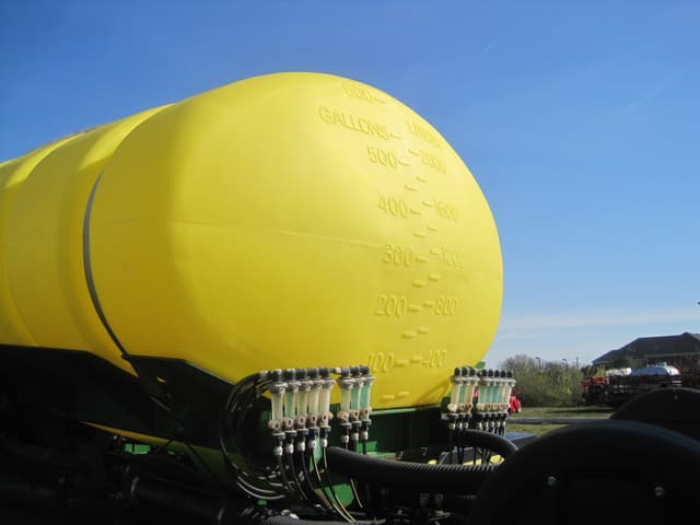 Image of John Deere 1770 equipment image 1