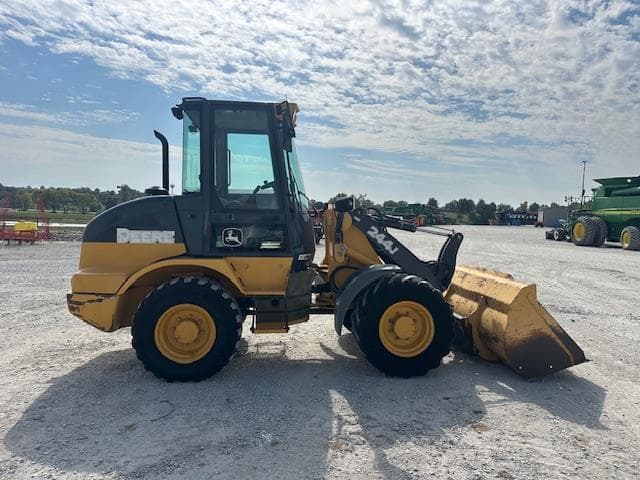 Image of John Deere 244J equipment image 3