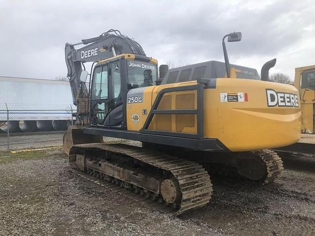 Image of John Deere 250G LC equipment image 3
