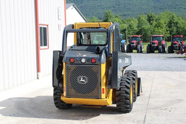 Image of John Deere 320D equipment image 4