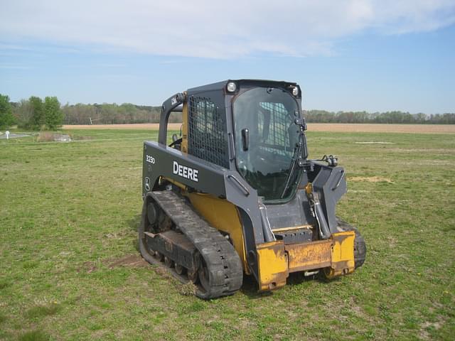 Image of John Deere 323D equipment image 1