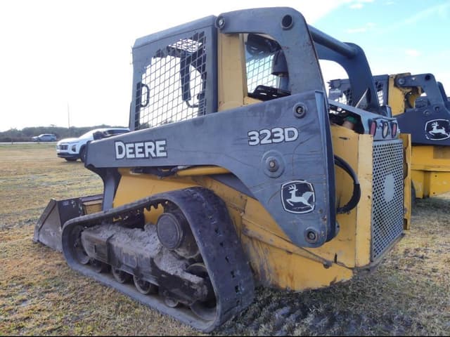 Image of John Deere 323D equipment image 2