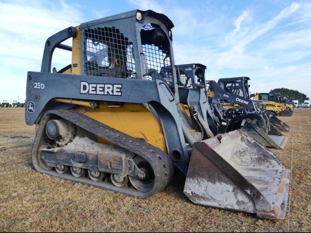 2013 John Deere 323D Equipment Image0
