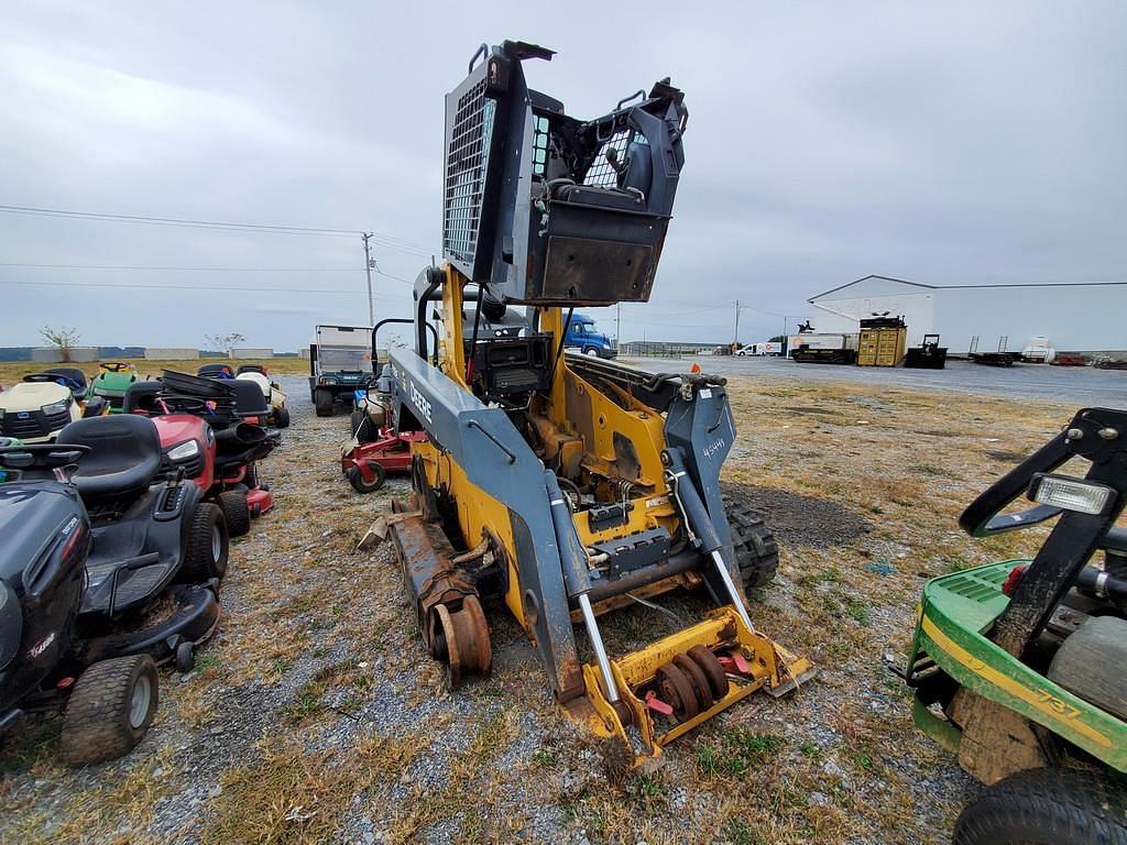 Image of John Deere 333E Primary image