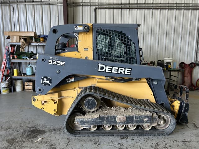 Image of John Deere 333E equipment image 2