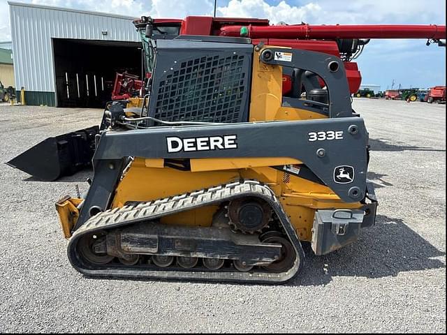 Image of John Deere 333E equipment image 1