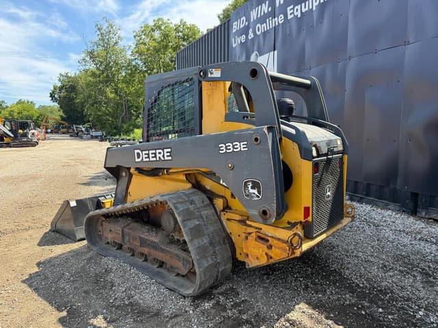 Image of John Deere 333E equipment image 1